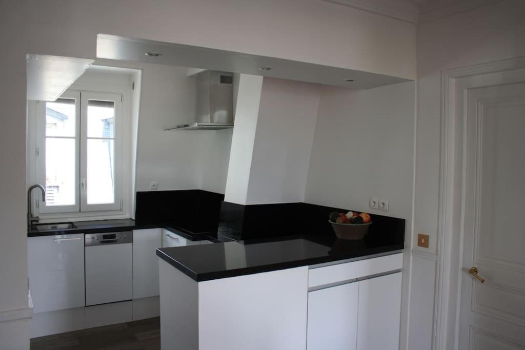 Eiffel Tower View - Republique 4 People 2 Bedrooms Appartamento Parigi